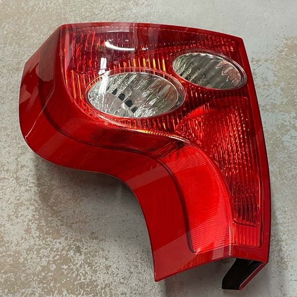 Genuine Volvo Right Lower Tail Lamp XC90 2003 - 2006 30612810 157-634 - Picture 3 of 8